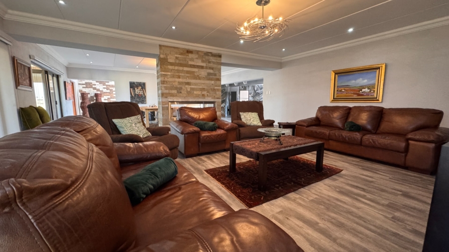 4 Bedroom Property for Sale in Three Rivers East Gauteng
