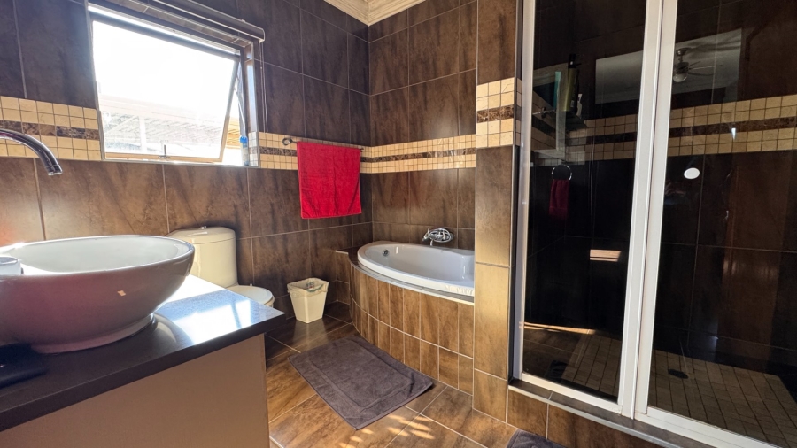 4 Bedroom Property for Sale in Three Rivers East Gauteng