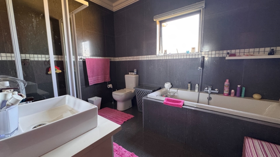 4 Bedroom Property for Sale in Three Rivers East Gauteng