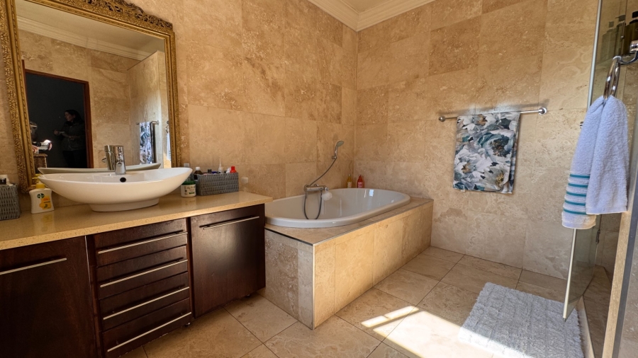 4 Bedroom Property for Sale in Three Rivers East Gauteng