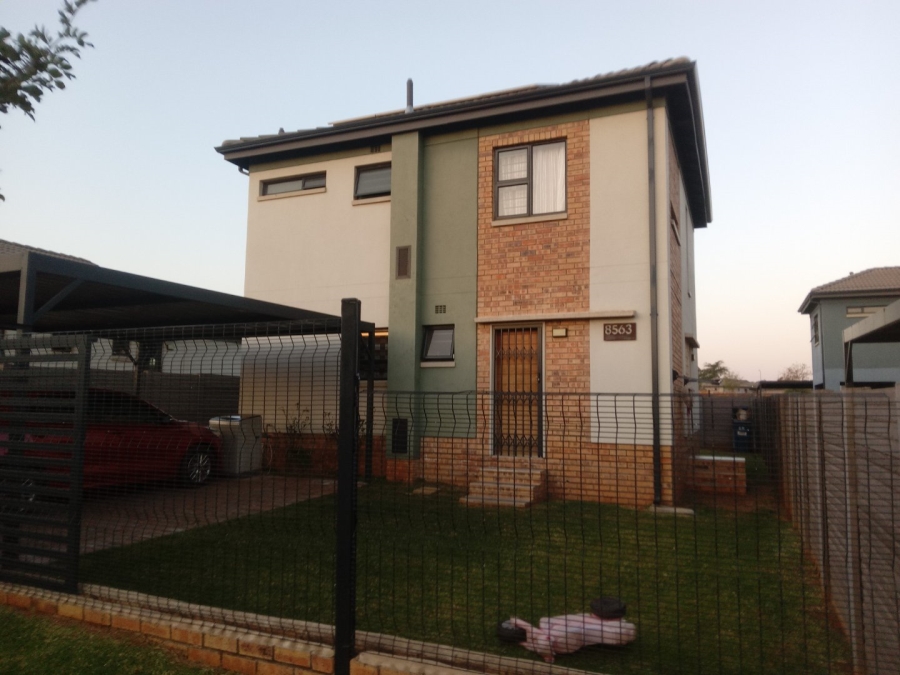 4 Bedroom Property for Sale in Lotus Gardens Gauteng