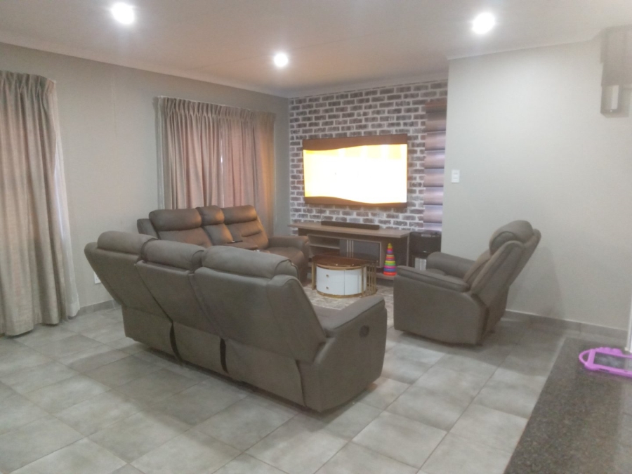 4 Bedroom Property for Sale in Lotus Gardens Gauteng