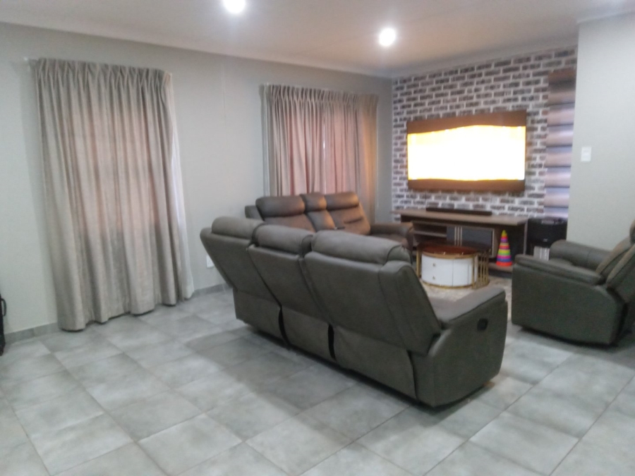 4 Bedroom Property for Sale in Lotus Gardens Gauteng