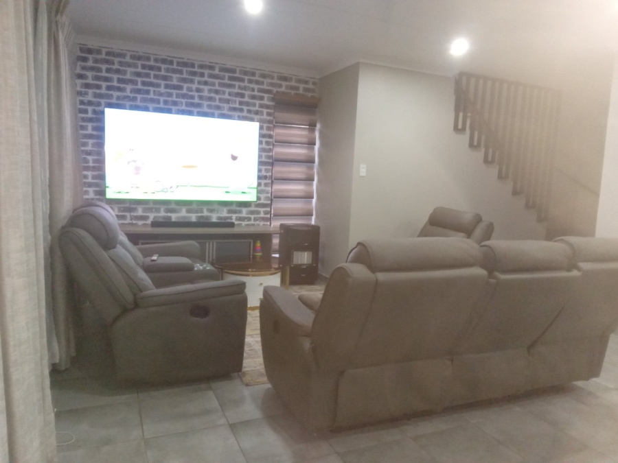 4 Bedroom Property for Sale in Lotus Gardens Gauteng