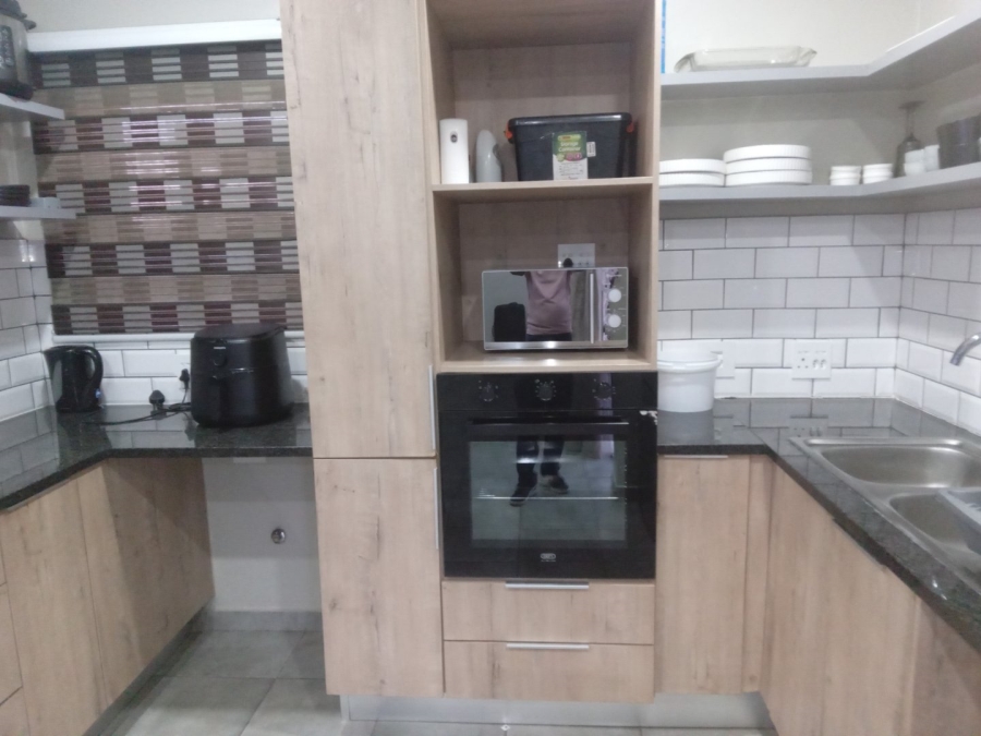 4 Bedroom Property for Sale in Lotus Gardens Gauteng