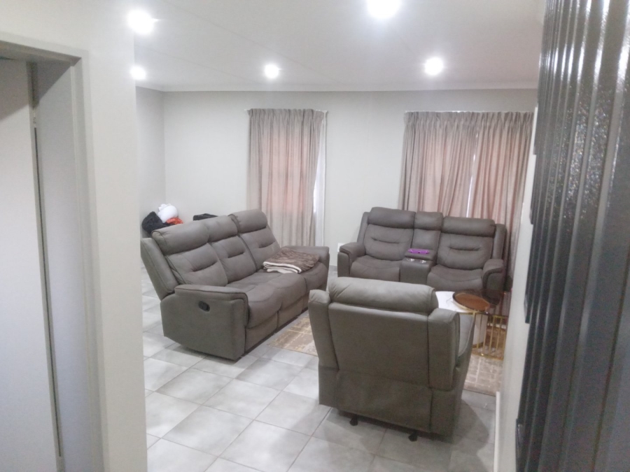 4 Bedroom Property for Sale in Lotus Gardens Gauteng