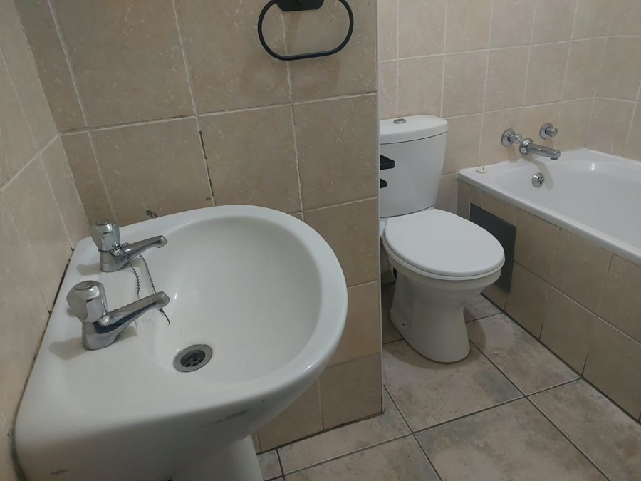 To Let 2 Bedroom Property for Rent in Halfway House Gauteng