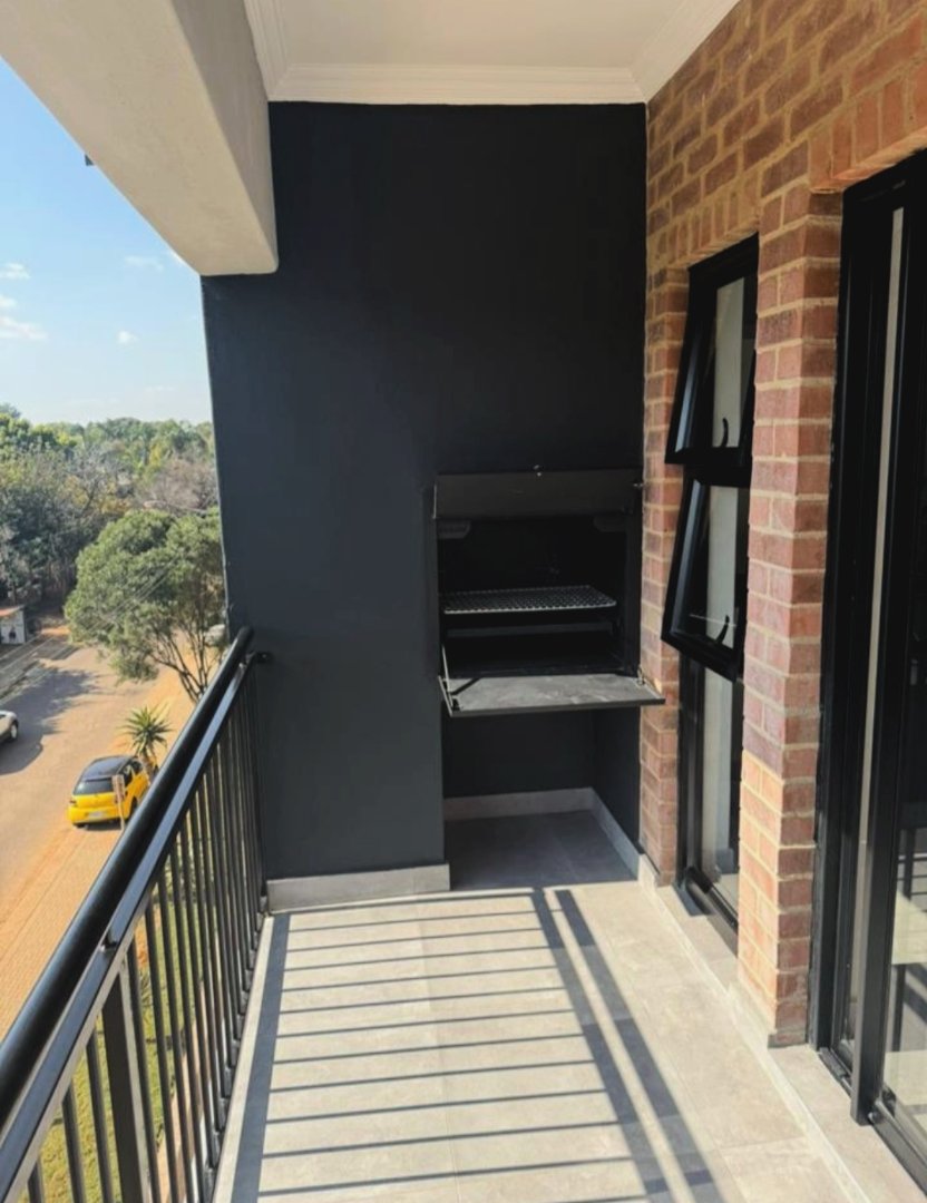 To Let 2 Bedroom Property for Rent in Waverley Gauteng