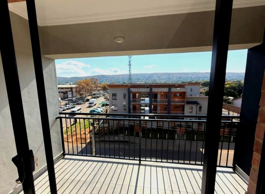 To Let 2 Bedroom Property for Rent in Waverley Gauteng
