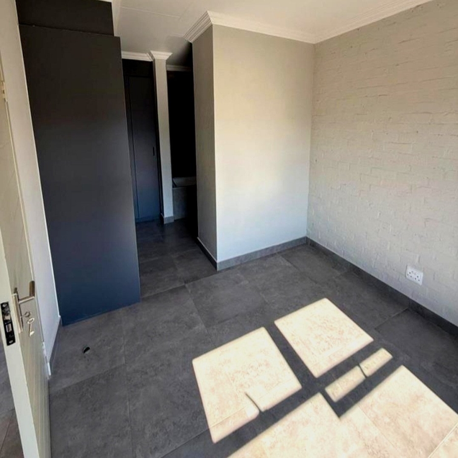 To Let 2 Bedroom Property for Rent in Waverley Gauteng