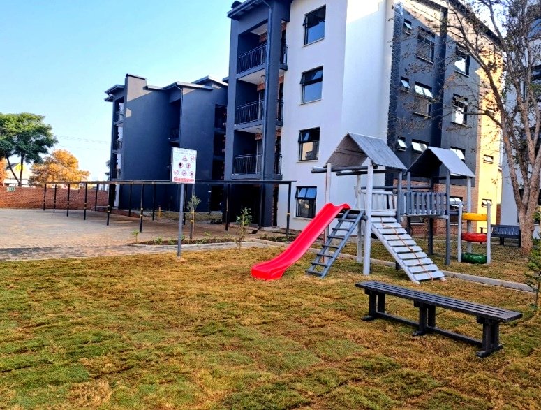 To Let 2 Bedroom Property for Rent in Waverley Gauteng