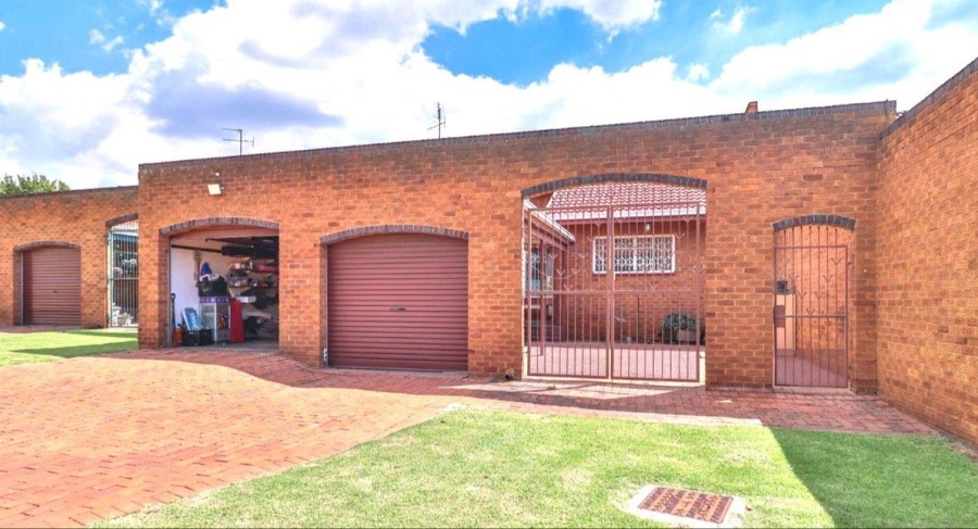 3 Bedroom Property for Sale in Homestead Gauteng
