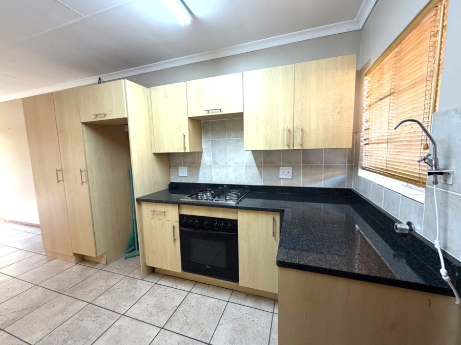 2 Bedroom Property for Sale in The Reeds Gauteng
