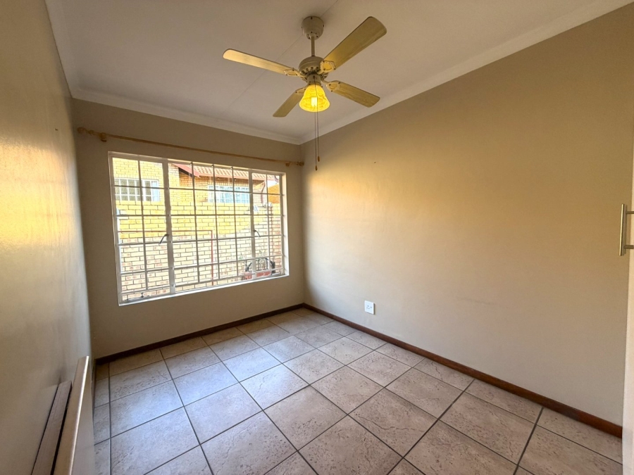 2 Bedroom Property for Sale in The Reeds Gauteng