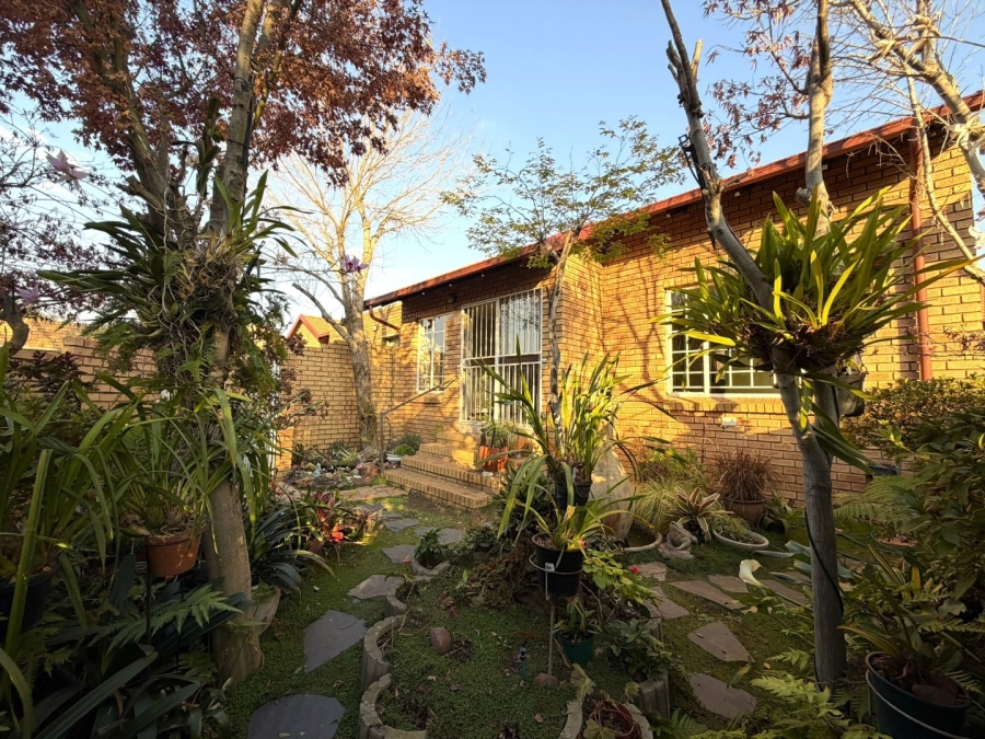 2 Bedroom Property for Sale in The Reeds Gauteng