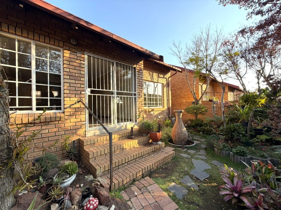 2 Bedroom Property for Sale in The Reeds Gauteng
