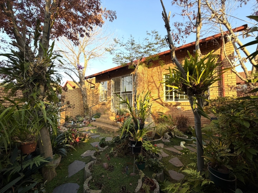 2 Bedroom Property for Sale in The Reeds Gauteng
