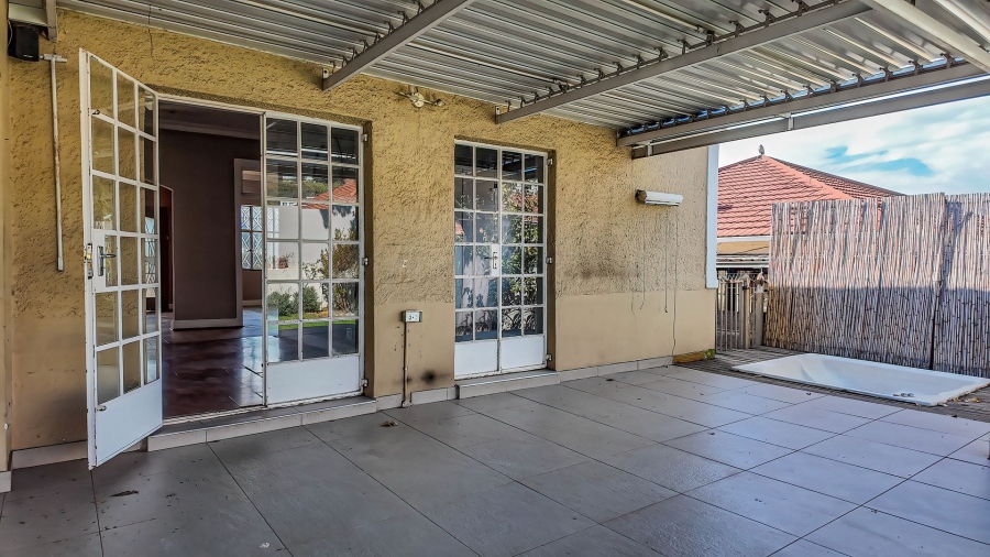 4 Bedroom Property for Sale in Orange Grove Gauteng