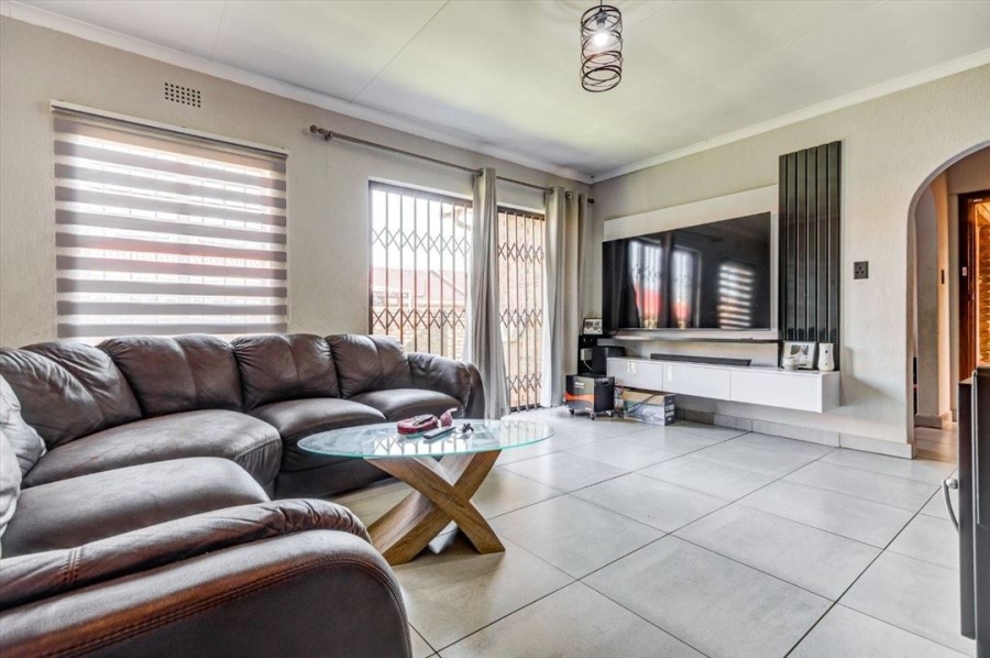 3 Bedroom Property for Sale in Birchleigh North Gauteng