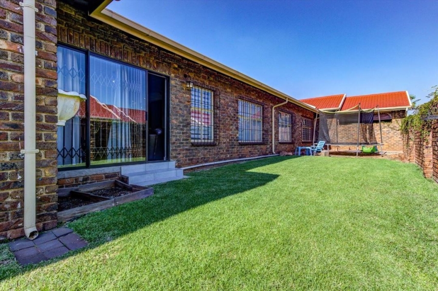 3 Bedroom Property for Sale in Birchleigh North Gauteng