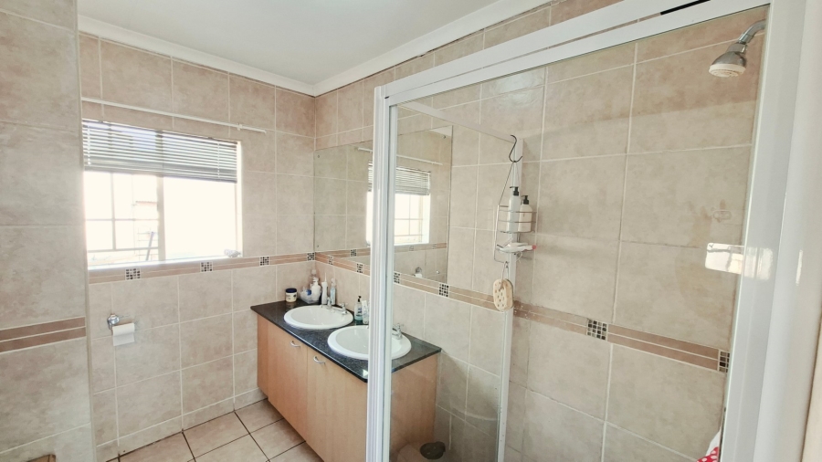 2 Bedroom Property for Sale in Boardwalk Gauteng