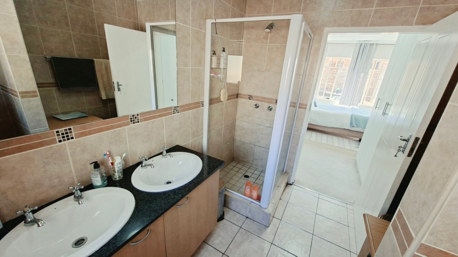 2 Bedroom Property for Sale in Boardwalk Gauteng