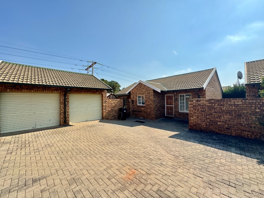To Let 3 Bedroom Property for Rent in Highveld Gauteng
