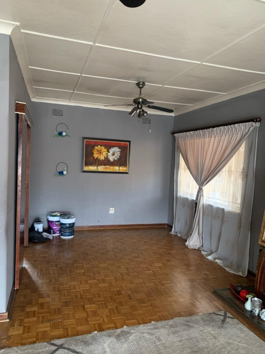 To Let  Bedroom Property for Rent in South Crest Gauteng