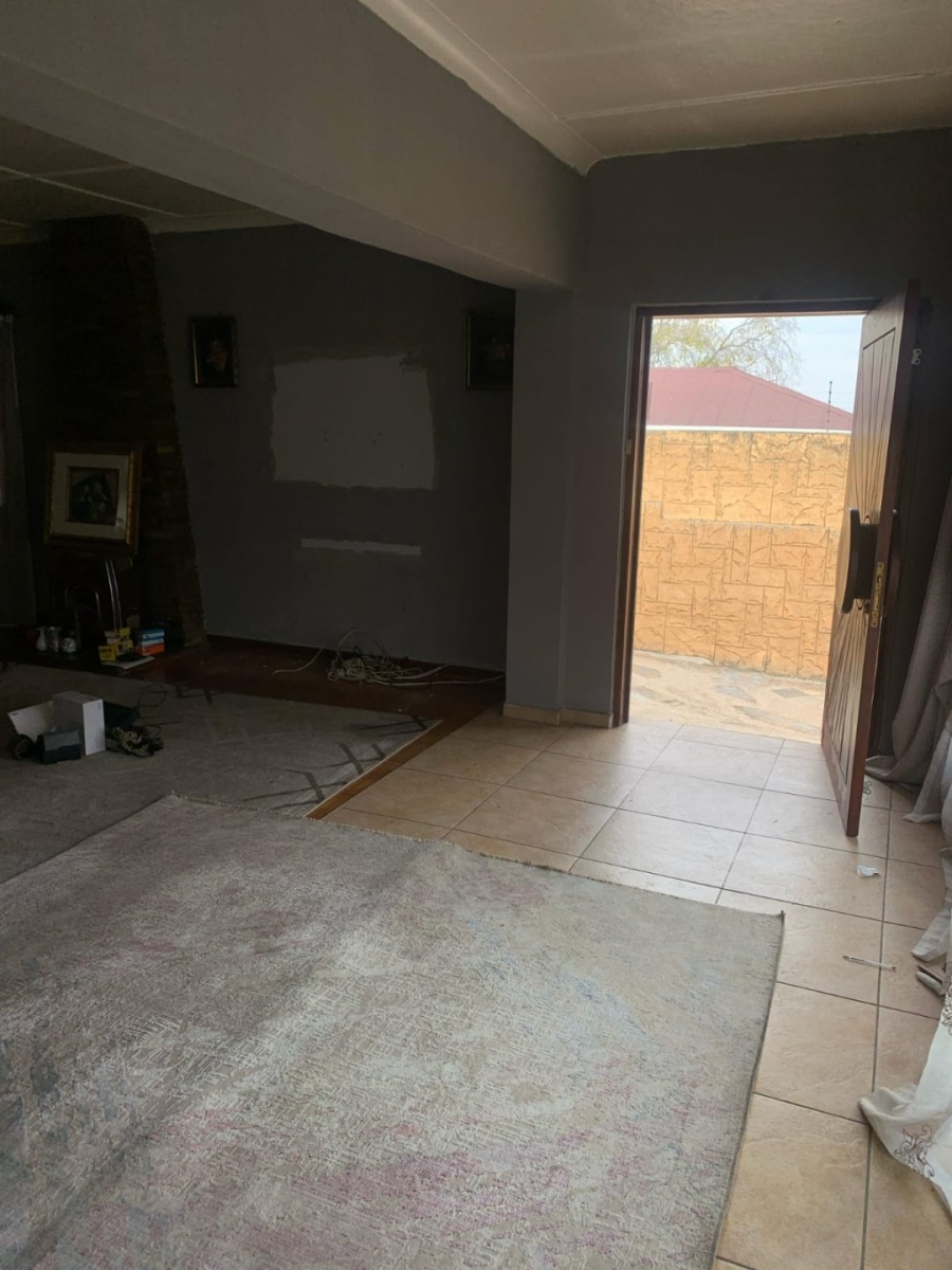 To Let  Bedroom Property for Rent in South Crest Gauteng