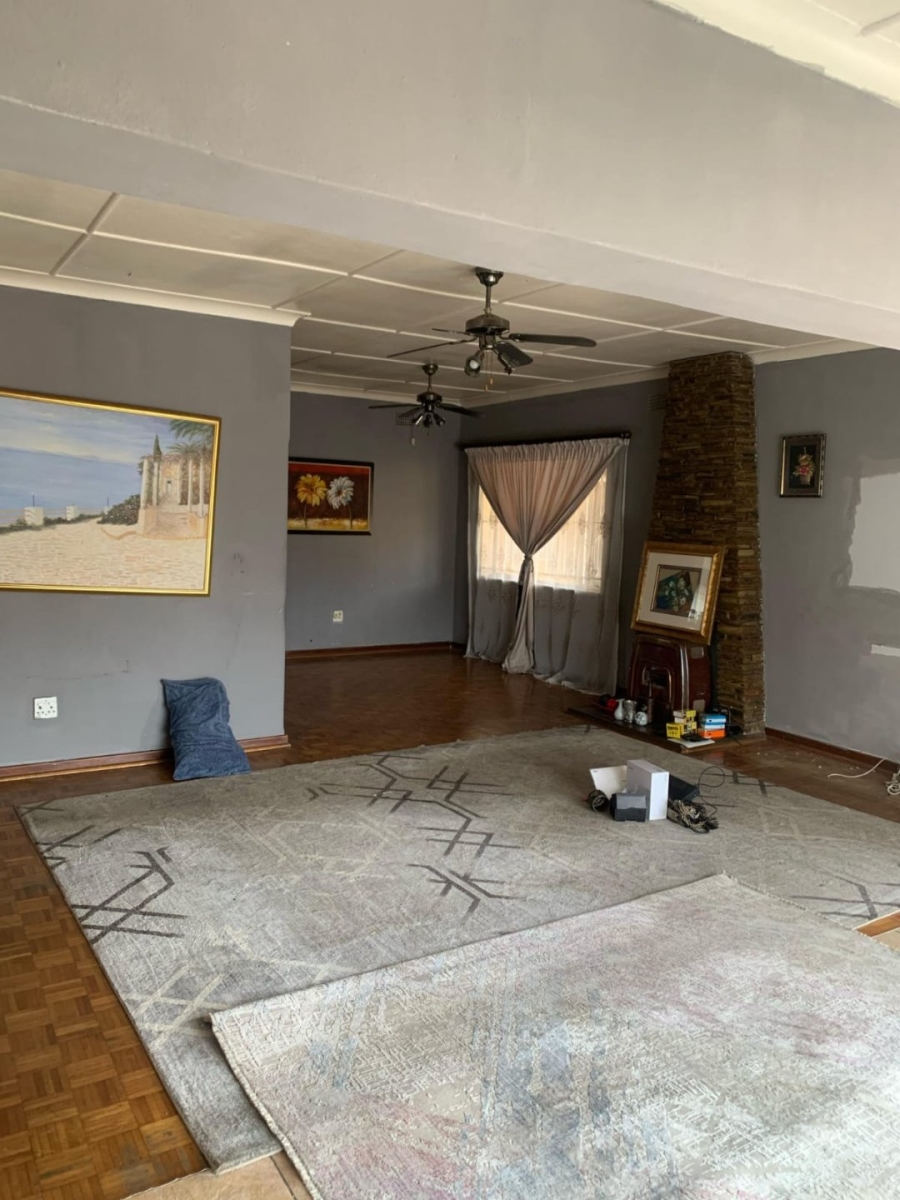 To Let  Bedroom Property for Rent in South Crest Gauteng