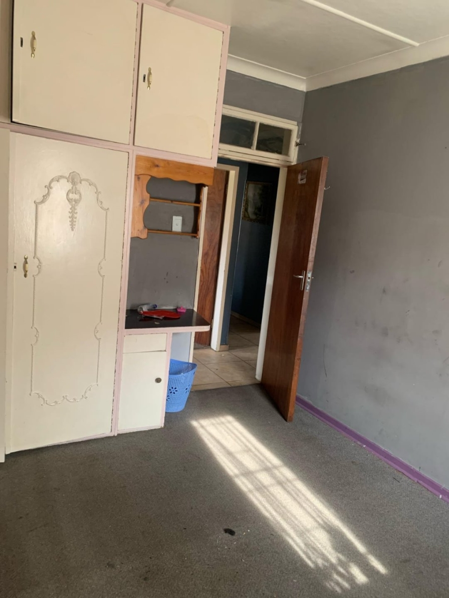 To Let  Bedroom Property for Rent in South Crest Gauteng