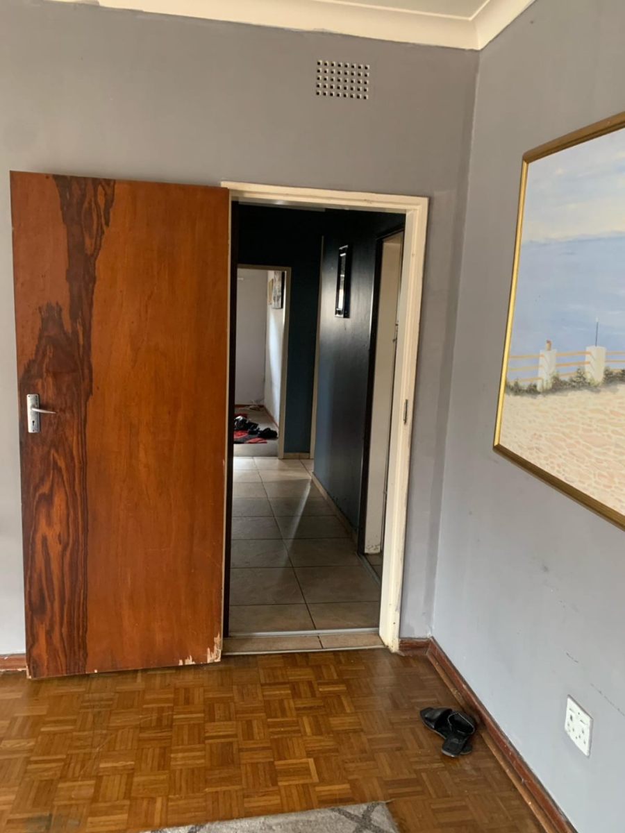 To Let  Bedroom Property for Rent in South Crest Gauteng