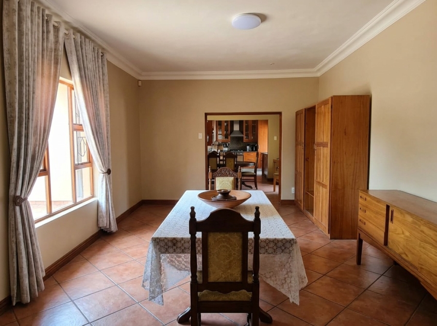 5 Bedroom Property for Sale in Garsfontein Gauteng