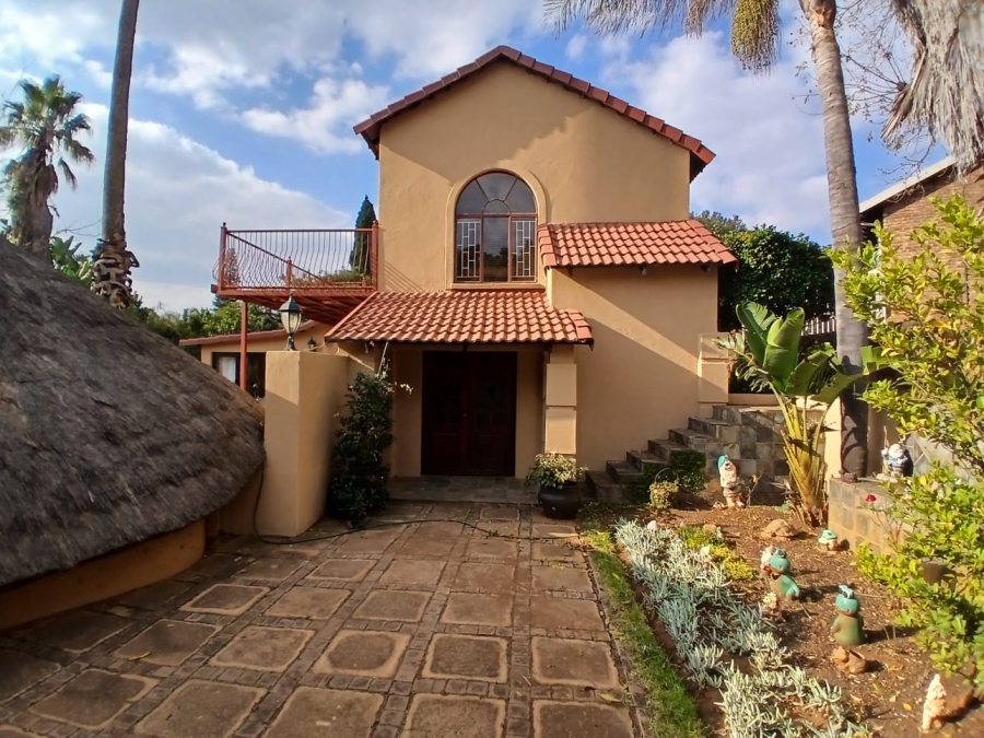 5 Bedroom Property for Sale in Garsfontein Gauteng