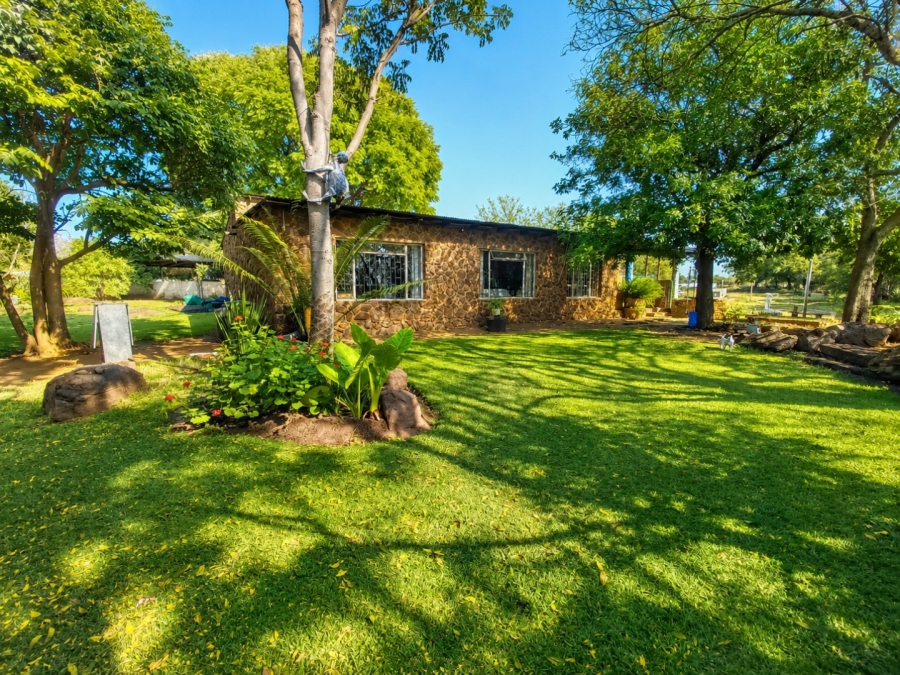 Commercial Property for Sale in Oog Van Boekenhoutskloof Alias Tweefonte Gauteng