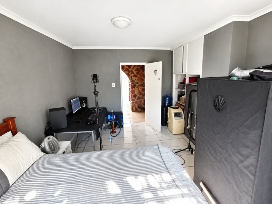 Commercial Property for Sale in Oog Van Boekenhoutskloof Alias Tweefonte Gauteng