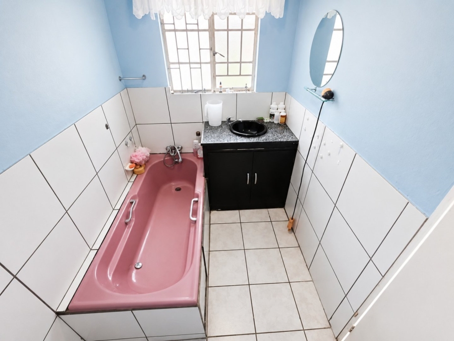 Commercial Property for Sale in Oog Van Boekenhoutskloof Alias Tweefonte Gauteng