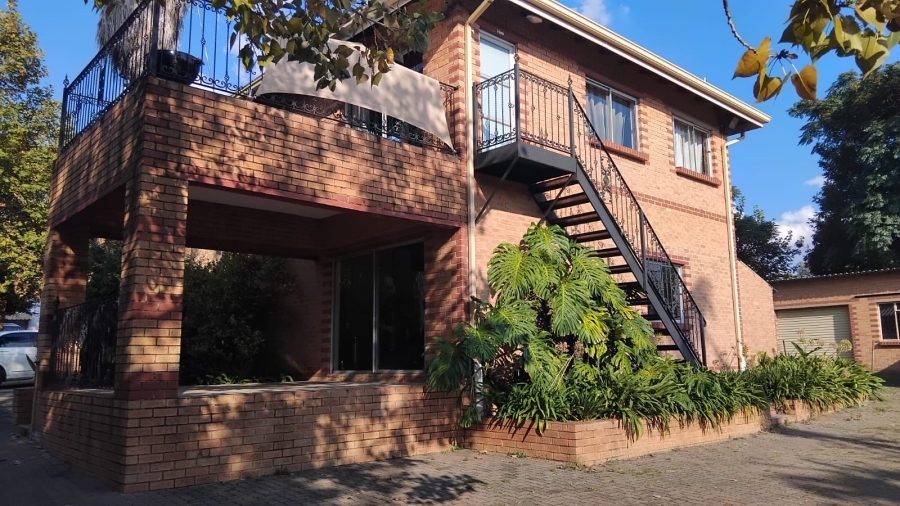  Bedroom Property for Sale in Glen Austin Gauteng