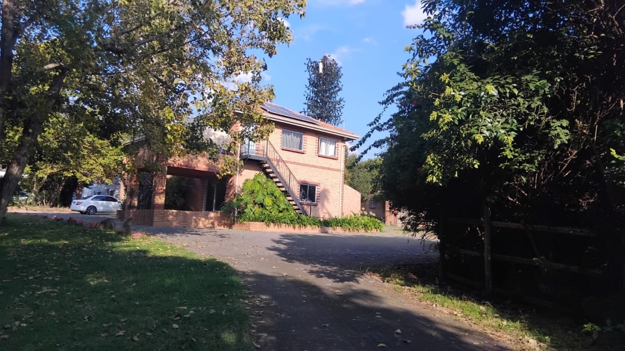  Bedroom Property for Sale in Glen Austin Gauteng