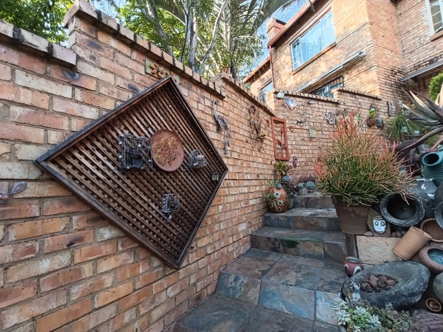 3 Bedroom Property for Sale in Val de Grace Gauteng