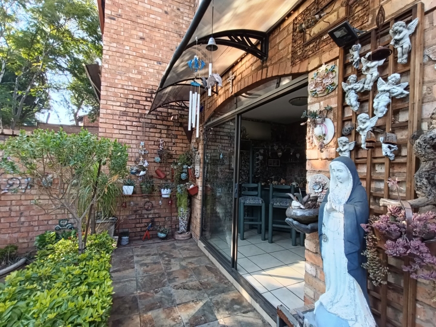 3 Bedroom Property for Sale in Val de Grace Gauteng