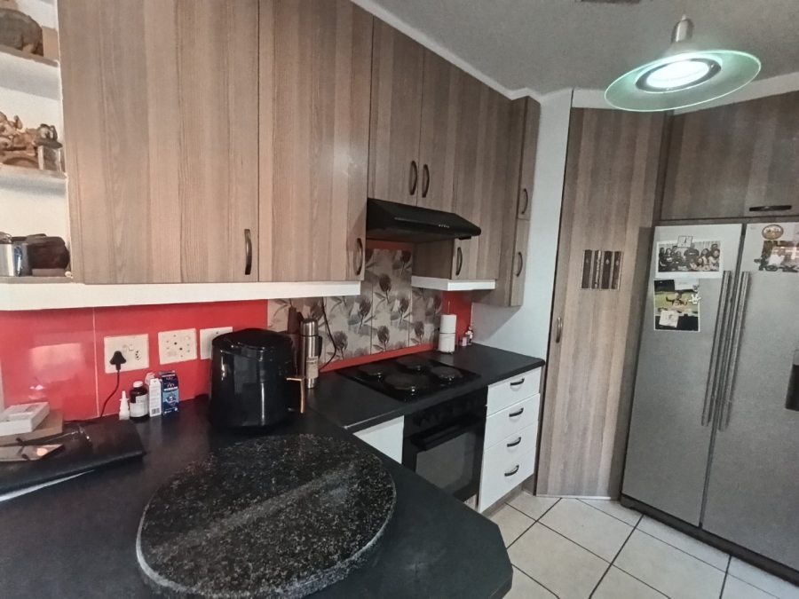 3 Bedroom Property for Sale in Val de Grace Gauteng