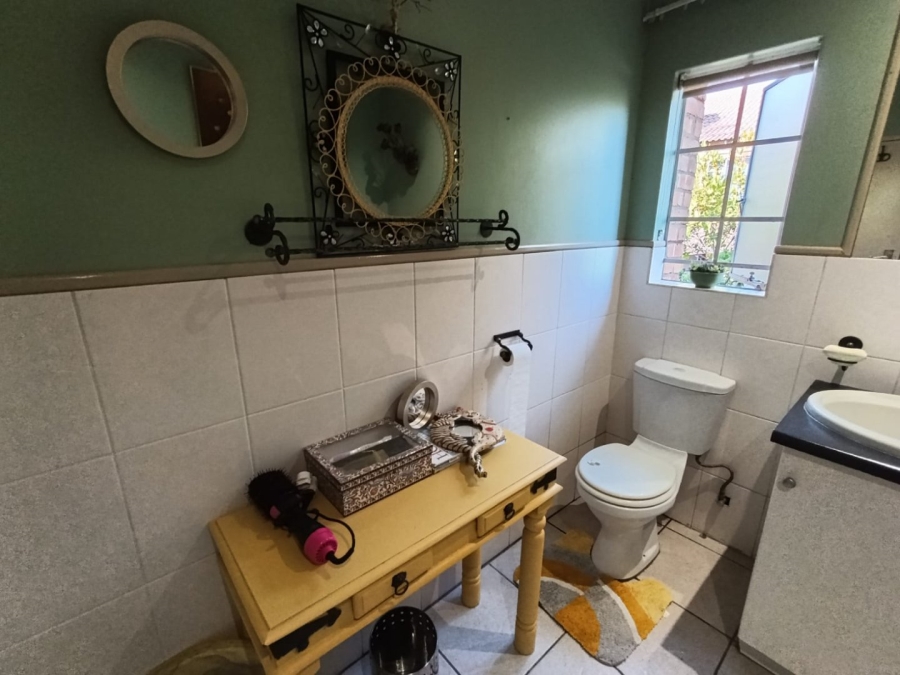 3 Bedroom Property for Sale in Val de Grace Gauteng