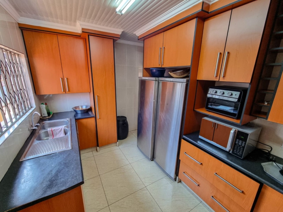  Bedroom Property for Sale in Rondebult Gauteng