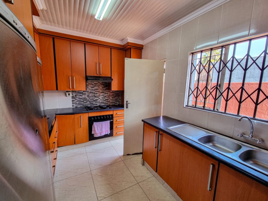  Bedroom Property for Sale in Rondebult Gauteng