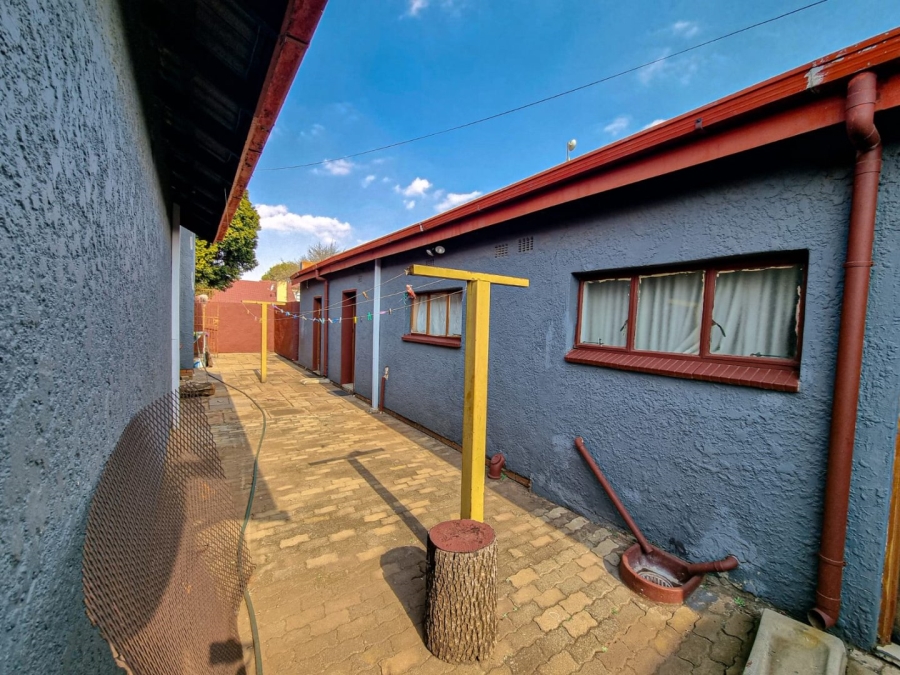  Bedroom Property for Sale in Rondebult Gauteng