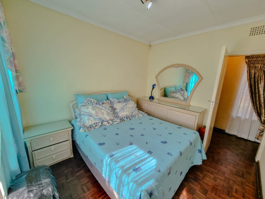  Bedroom Property for Sale in Rondebult Gauteng