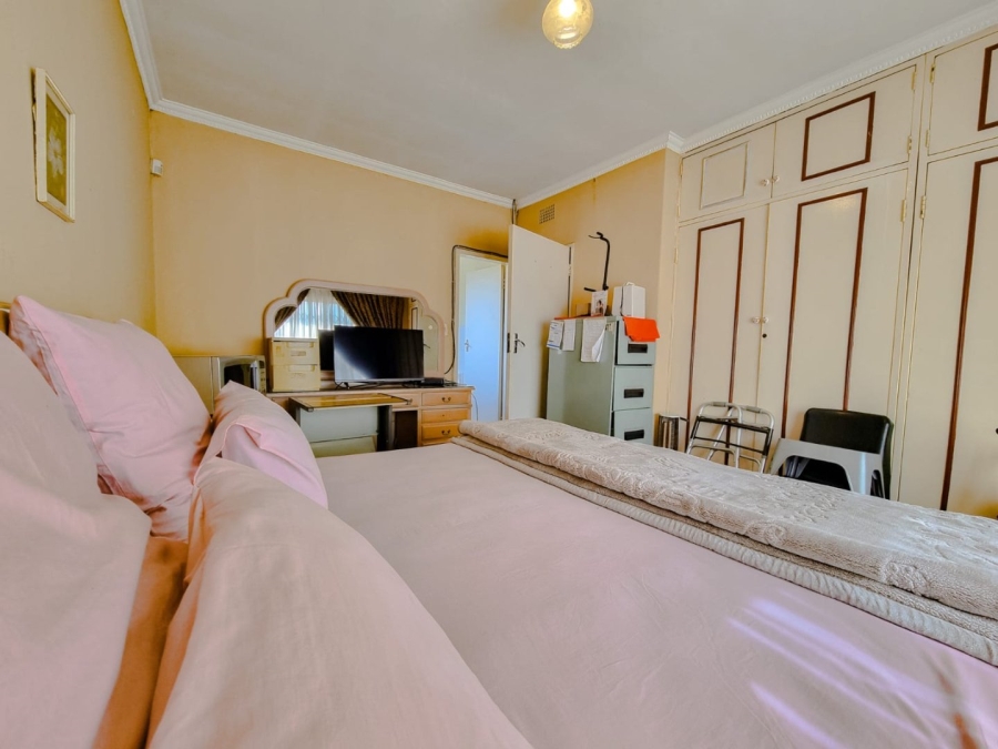  Bedroom Property for Sale in Rondebult Gauteng