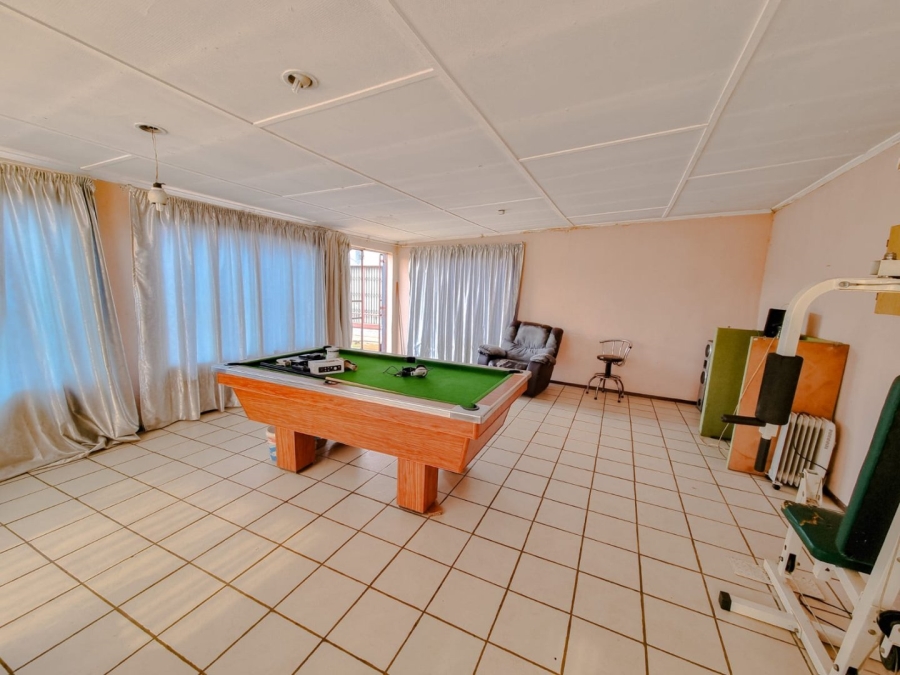  Bedroom Property for Sale in Rondebult Gauteng