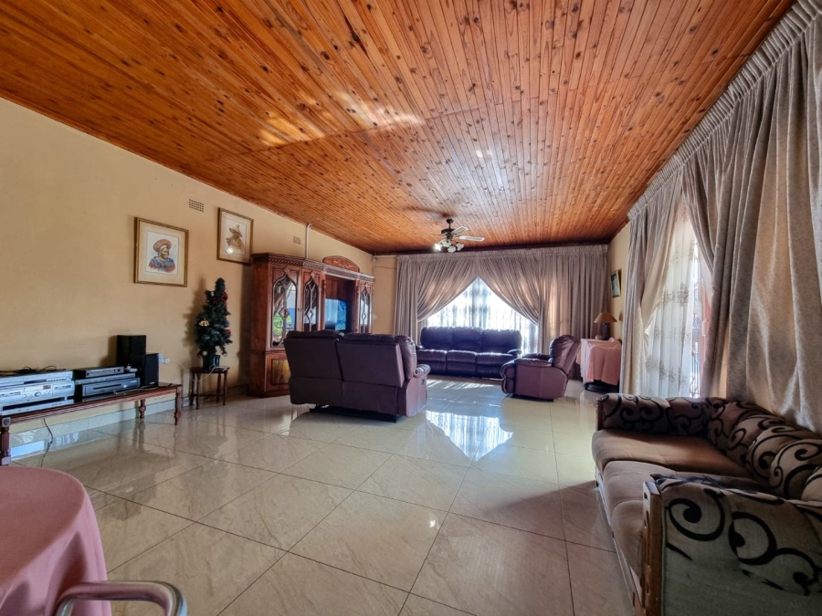  Bedroom Property for Sale in Rondebult Gauteng